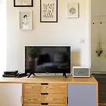 Quiet And Bright Apt Close To Pere Lachaise