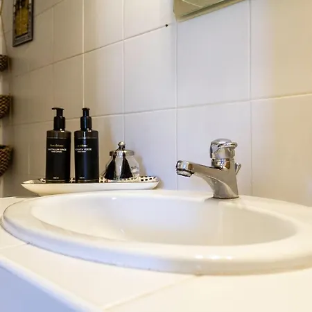 Quiet And Bright Apt Close To Pere Lachaise